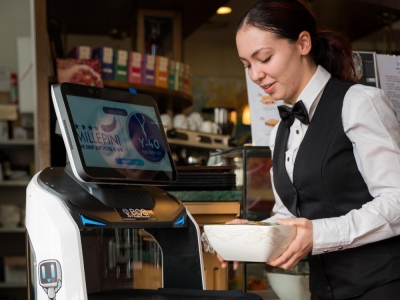 Innovazione e Accoglienza: come i Robot di Servizio Migliorano l'Esperienza in Hotel e Ristoranti