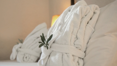 Accappatoi personalizzati per hotel: coccolare i tuoi ospiti con stile