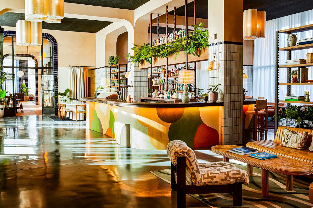 Spazi Ibridi e Biophilic Design: Nuove Soluzioni per Hall e Aree Comuni di Hotel e Strutture Ricettive