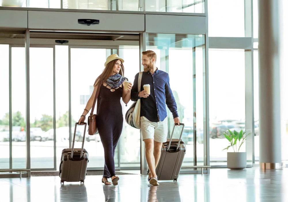 Porte Automatiche Scorrevoli di Nuova Generazione: Prestazioni, Efficienza e Design per Hotel e Strutture Ricettive