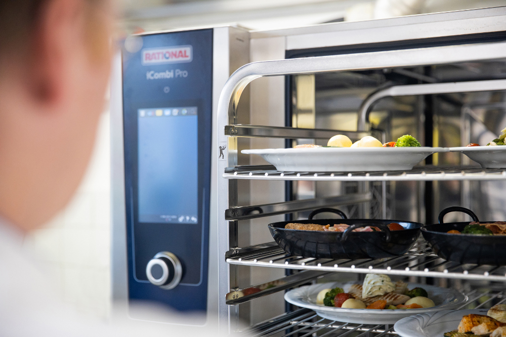 Sistemi di cottura intelligenti per le cucine di hotel e strutture ricettive