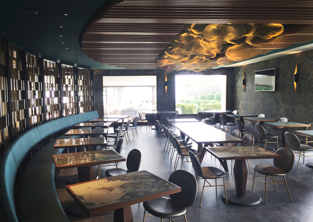 Materiali e arredi utilizzati per la sala ristorante dell'hotel Splendido Bay