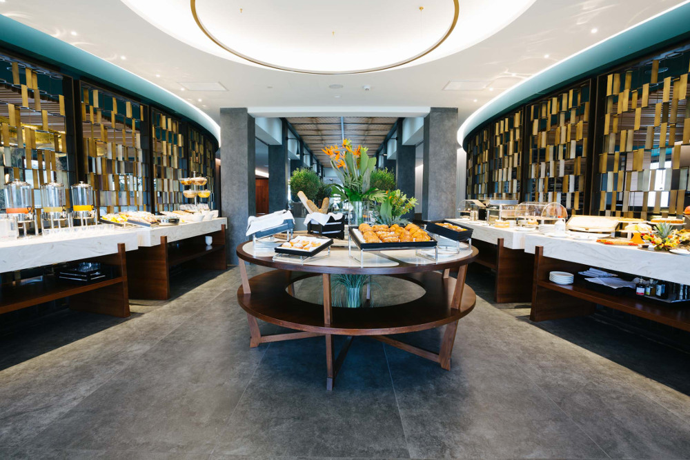 L'area buffet dell'hotel Splendido Bay e gli arredi in linea con l'immagine della struttura