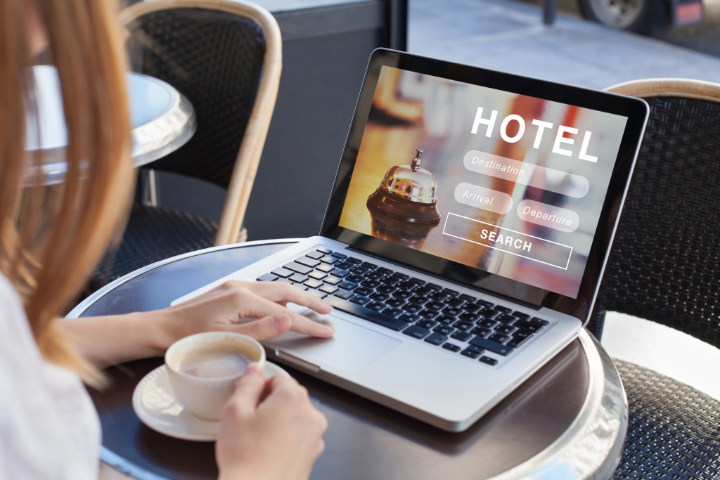 Il Web per il rilancio di Hotel e Strutture Ricettive. Azioni e strategie di comunicazione per la ripartenza del settore