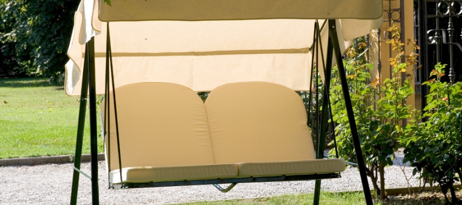 Dondoli e mobili da giardino