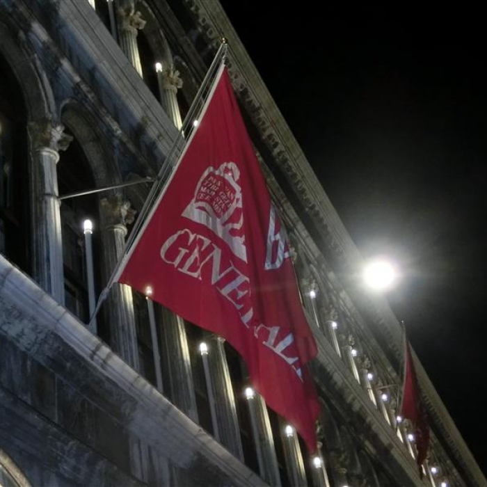 bandiera-esterno-palazzo