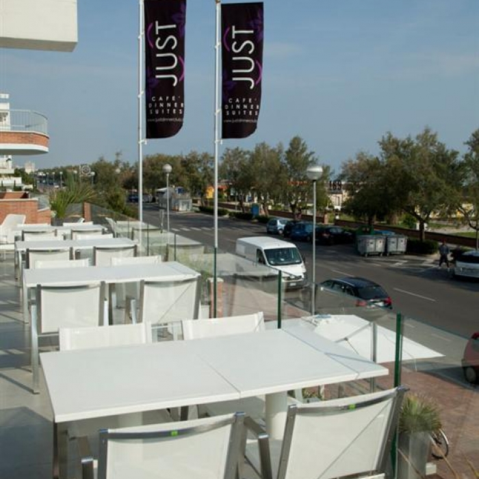 bandiere-verticali-per-hotel-ristoranti-bar-locali-negozi